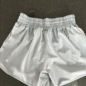 lululemon athletica Women's Light Gray Athletic Shorts Sz 4 with inside pocket-